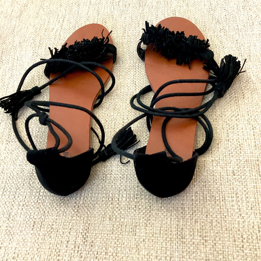 Black ruffle sandals